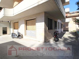 Immobile commerciale in Vendita a San Benedetto del Tronto, 250'000€, 400 m²