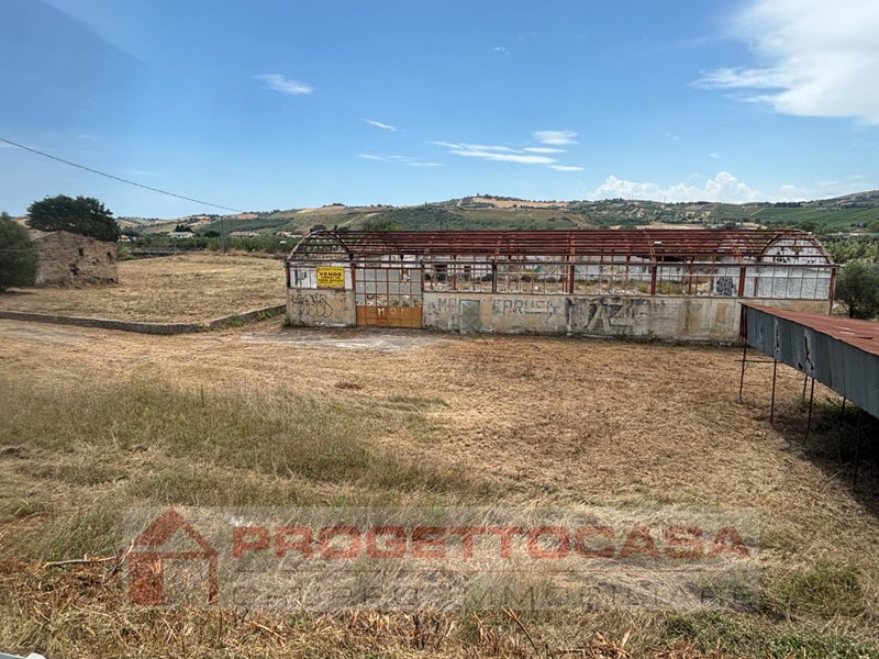 Terreno industriale in Vendita a Giulianova, 1'250'000€, 13000 m²