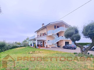 Casa Indipendente in Vendita a Monteprandone, 370'000€, 390 m²