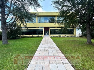 Capannone in Vendita a Monteprandone, 1'700'000€, 2840 m²