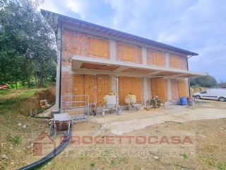 Casa Indipendente in Vendita a Colli del Tronto, 350'000€, 270 m², con Box