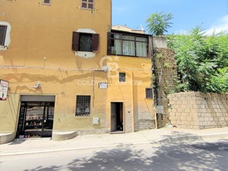 Quadrilocale in Vendita a Tuscania, 75'000€, 100 m²
