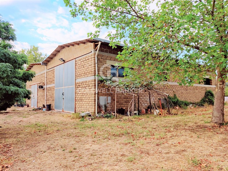 Attività commerciale in Vendita a Cellere, 195'000€, 400 m², con Box