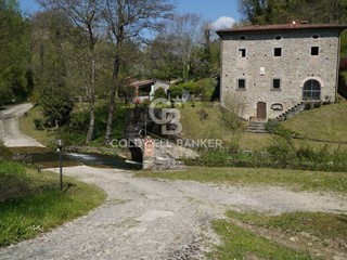Rustico in Vendita a Borgo San Lorenzo, 995'000€, 300 m², con Box