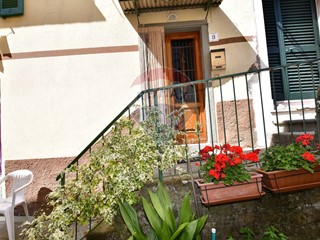 Casa Semi Indipendente in Vendita a Bagni di Lucca, 30'000€, 100 m²