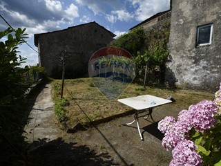 Casa Semi Indipendente in Vendita a Bagni di Lucca, 79'000€, 200 m²