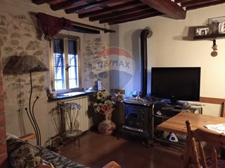 Casa Semi Indipendente in Vendita a Villa Basilica, 69'000€, 120 m²