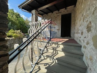 Casa Semi Indipendente in Vendita a Bagni di Lucca, 115'000€, 186 m²