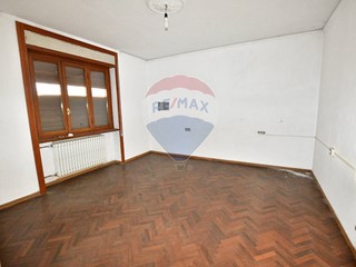 Appartamento in Vendita a Borgo a Mozzano, 155'000&euro;, 220 m²