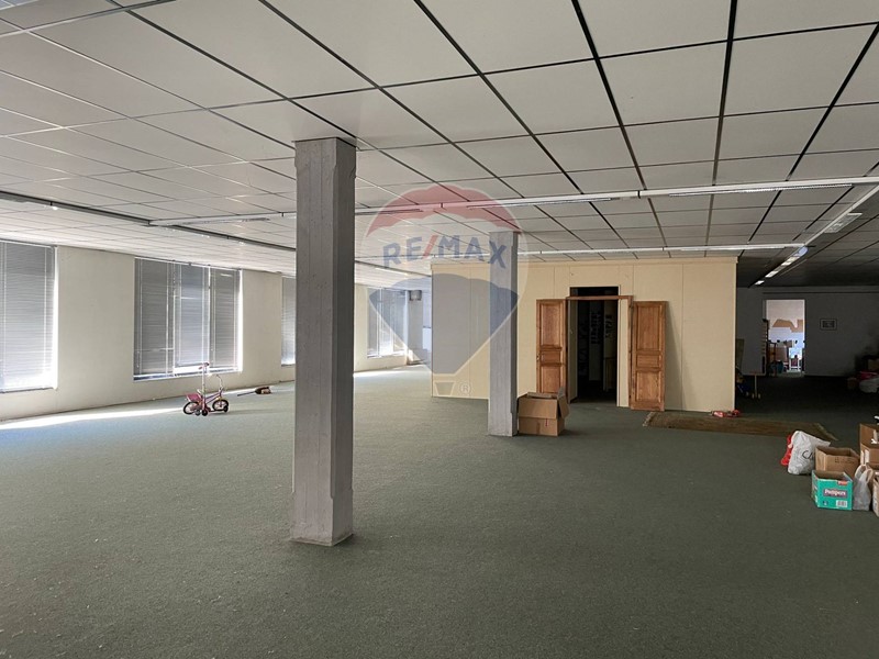 Capannone in Vendita a Castelnuovo di Garfagnana, 250'000&euro;, 1000 m²