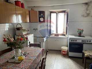 Casa Semi Indipendente in Vendita a Bagni di Lucca, 35'000€, 100 m²