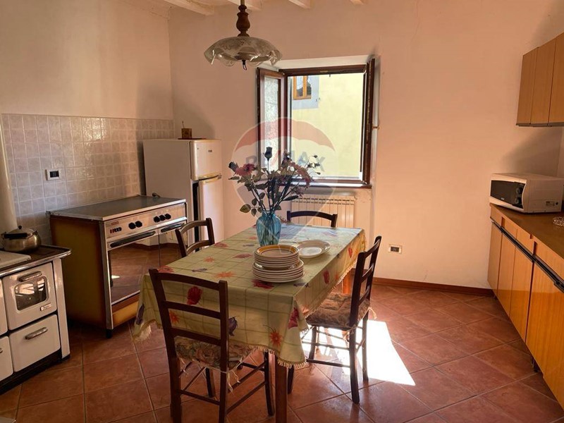Appartamento in Vendita a San Marcello Piteglio, 50'000€, 164 m²
