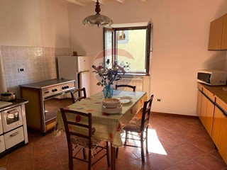 Appartamento in Vendita a San Marcello Piteglio, 50'000€, 164 m²