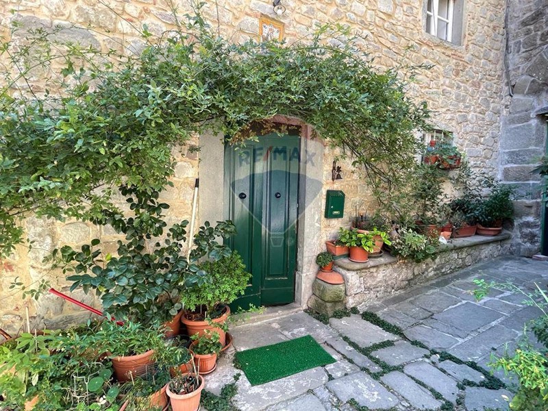 Casa Semi Indipendente in Vendita a Villa Basilica, 155'000€, 180 m²