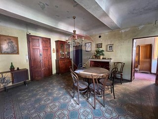 Appartamento in Vendita a Bagni di Lucca, 45'000€, 105 m²