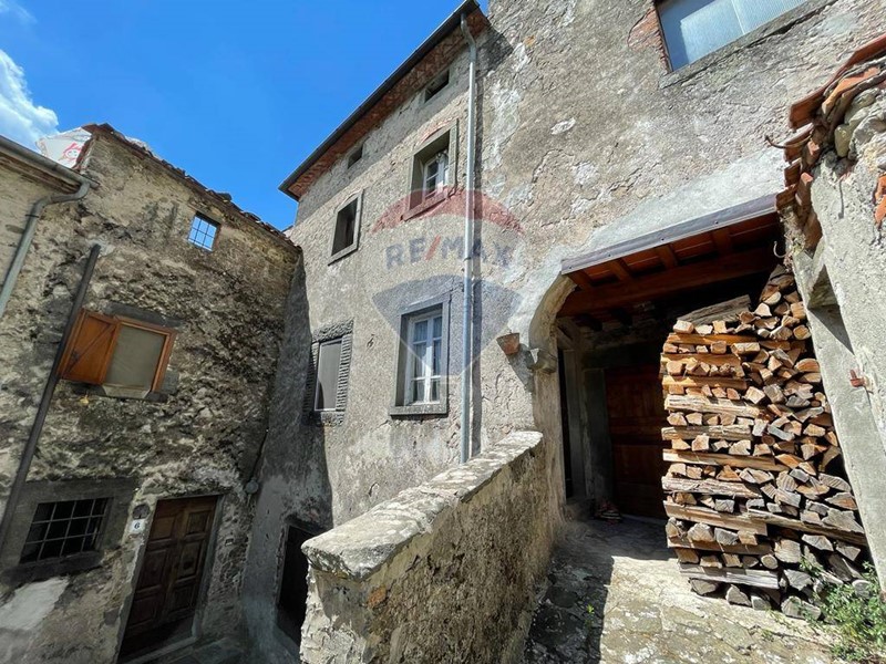 Casa Semi Indipendente in Vendita a Bagni di Lucca, 25'000€, 150 m²
