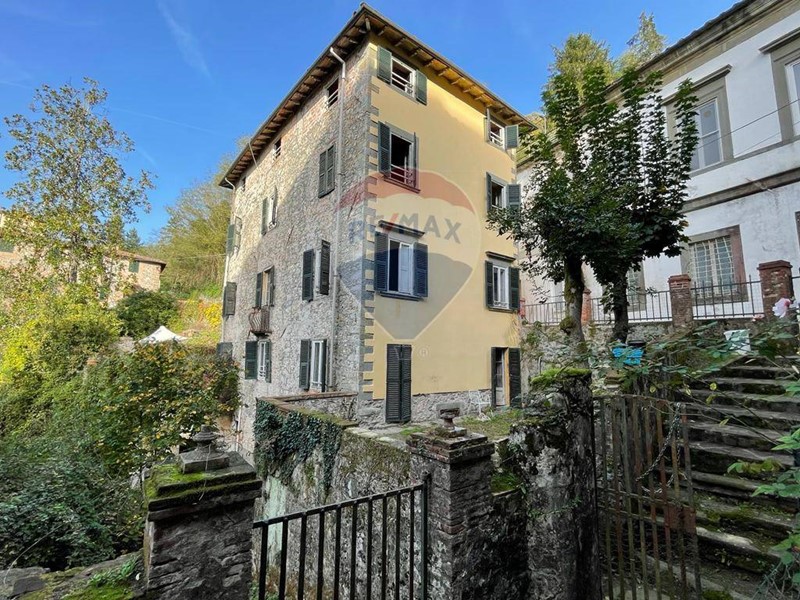 Villa in Vendita a Bagni di Lucca, 180'000€, 414 m²
