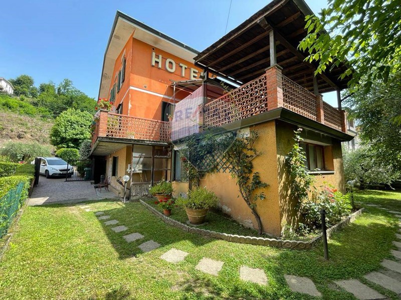 Casa Indipendente in Vendita a Bagni di Lucca, 329'000€, 418 m², con Box