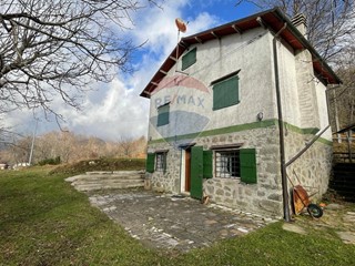 Casa Indipendente in Vendita a Bagni di Lucca, 70'000€, 104 m²