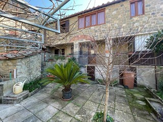 Casa Indipendente in Vendita a Bagni di Lucca, 145'000€, 140 m²