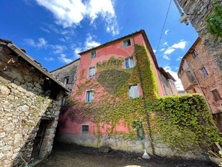 Casa Semi Indipendente in Vendita a Borgo a Mozzano, 110'000&euro;, 150 m²