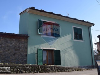 Casa Semi Indipendente in Vendita a Bagni di Lucca, 90'000€, 165 m²