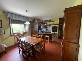 Villetta a schiera in Vendita a Borgo a Mozzano, 168'000&euro;, 150 m²