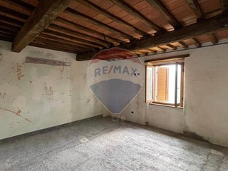Appartamento in Vendita a Bagni di Lucca, 73'000€, 120 m²