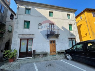 Casa Semi Indipendente in Vendita a Bagni di Lucca, 119'000€, 192 m²