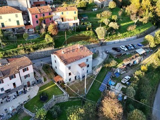 Villa in Vendita a Bagni di Lucca, 279'000€, 313 m²