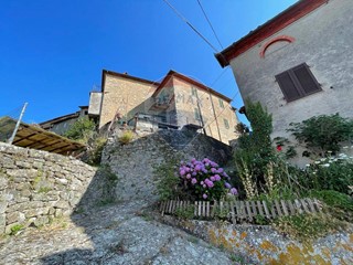 Casa Semi Indipendente in Vendita a Bagni di Lucca, 39'000€, 70 m²