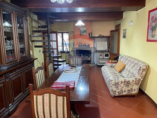Casa Semi Indipendente in Vendita a Borgo a Mozzano, 84'000&euro;, 106 m²