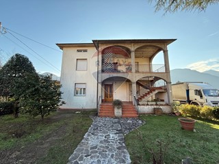 Appartamento in Vendita a Coreglia Antelminelli, 160'000€, 279 m²