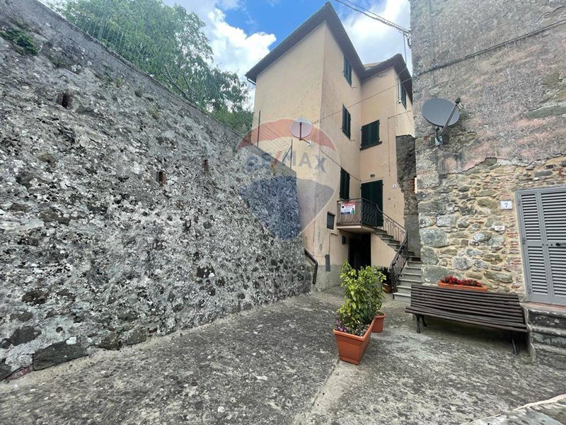 Casa Semi Indipendente in Vendita a Bagni di Lucca, 65'000€, 160 m²