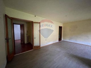 Appartamento in Vendita a Borgo a Mozzano, 55'000&euro;, 95 m²