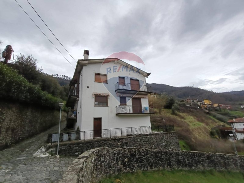 Appartamento in Vendita a Bagni di Lucca, 97'000€, 85 m²