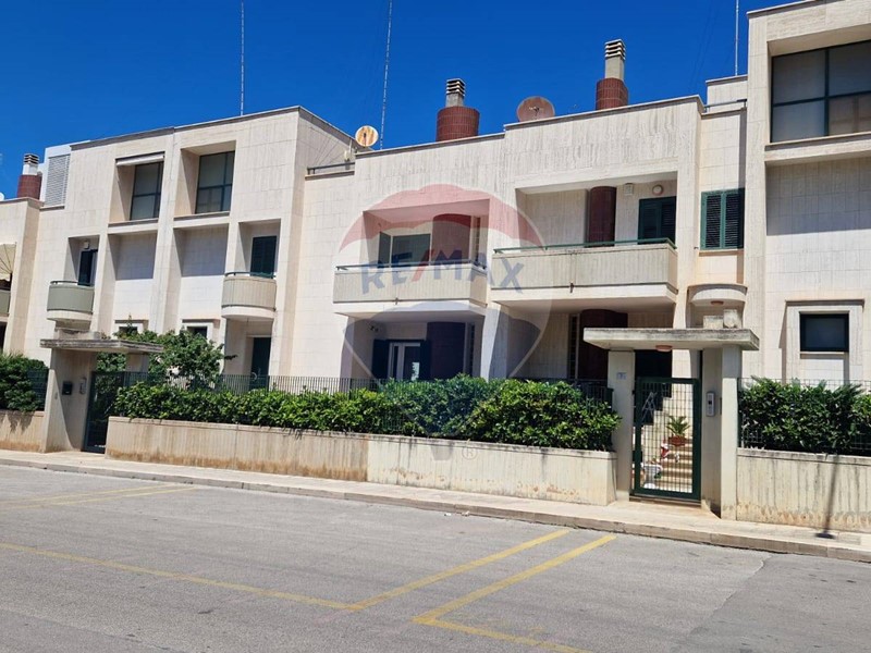 Villetta a schiera in Vendita a Monopoli, 720'000€, 338 m², con Box