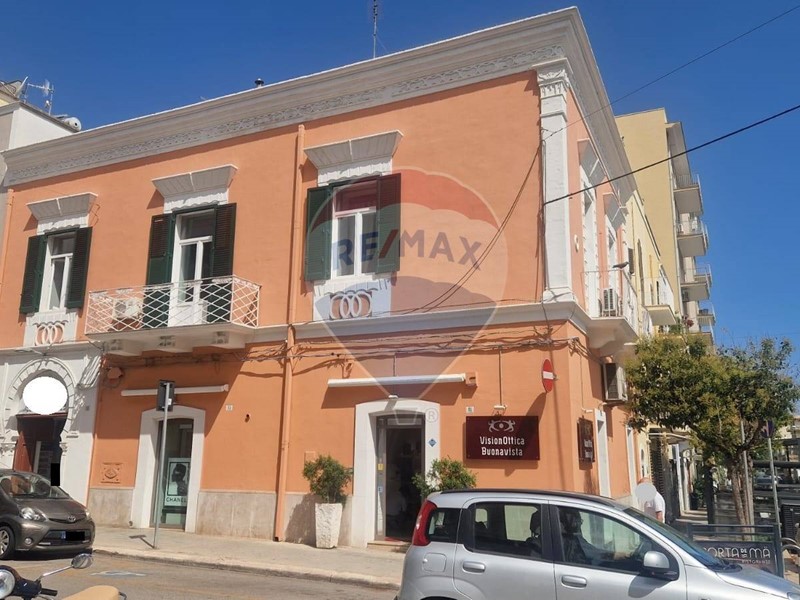 Ufficio in Affitto a Monopoli, 1'700€, 165 m²