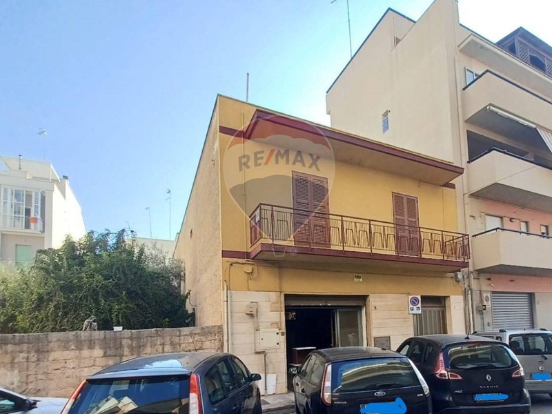 Laboratorio in Vendita a Monopoli, 120'000€, 165 m²