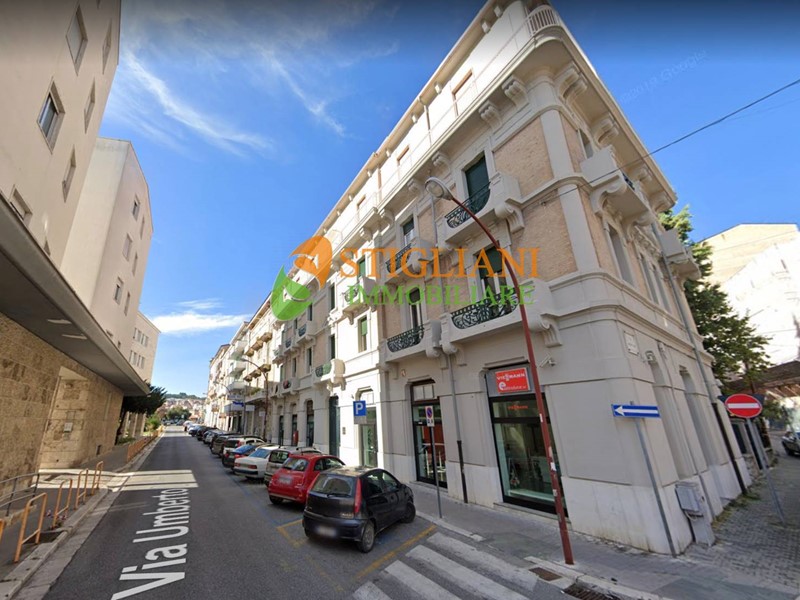 Immobile commerciale in Affitto a Campobasso, 420 m²