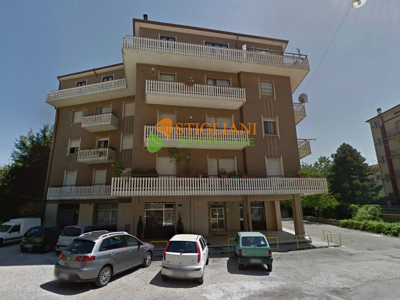 Immobile commerciale in Affitto a Campobasso, 190 m²