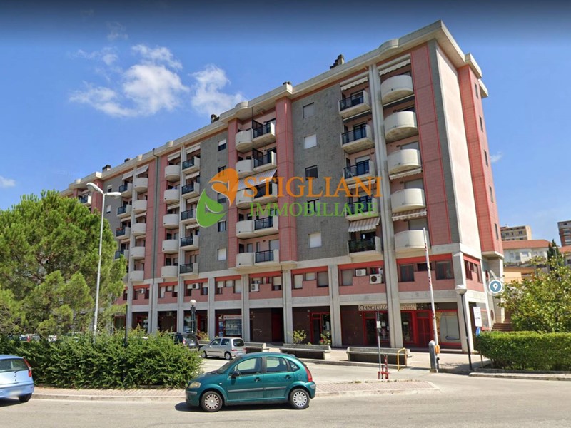 Immobile commerciale in Vendita a Campobasso, 139'000€, 70 m²