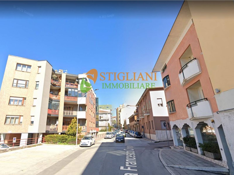 Ufficio in Affitto a Campobasso, 1'500&euro;, 150 m²
