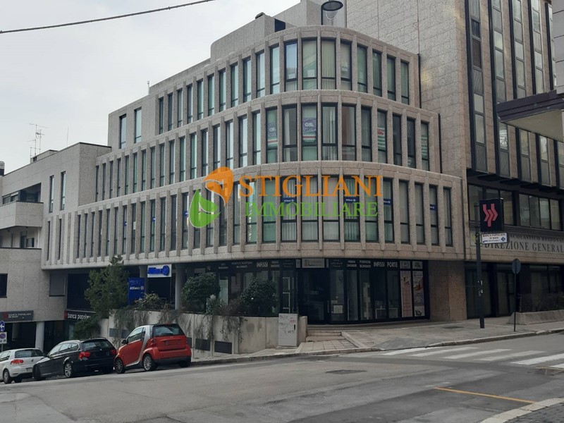 Immobile commerciale in Vendita a Campobasso, 147'000€, 110 m²