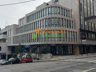 Immobile commerciale in Vendita a Campobasso, 147'000€, 110 m²