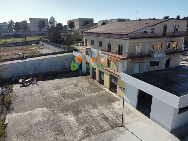 Ufficio in Affitto a Campobasso, 1'500&euro;, 230 m²