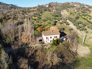 Villa in Vendita a Mirabello Sannitico, 99'000€, 200 m²