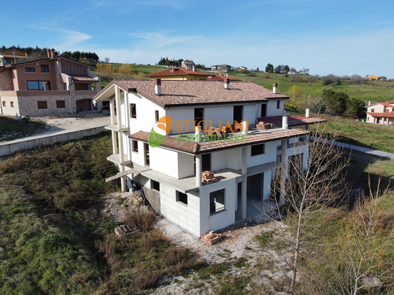 Casa Semi Indipendente in Vendita a Campobasso, 590'000€, 850 m²