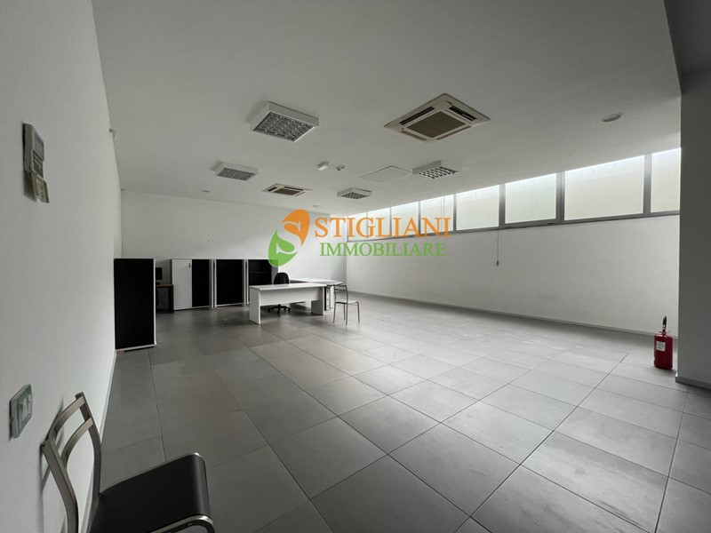 Ufficio in Vendita a Campobasso, 2500 m²