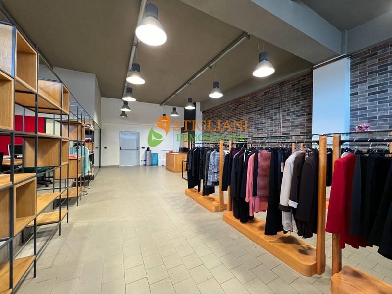 Immobile commerciale in Vendita a Campobasso, 120'000€, 140 m²